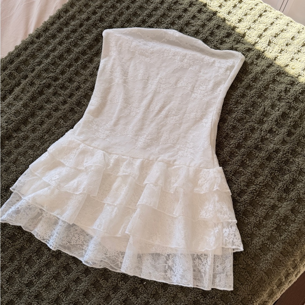 Elegant White Strapless Lace Romper